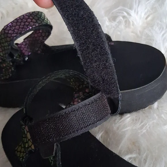 TEVA Chameleon Sandals - Picture 15 of 15